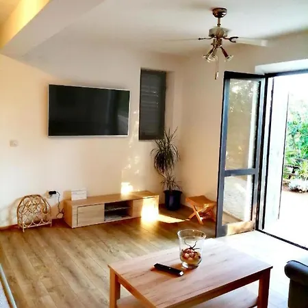 Charming 3-Bed House In Viganj Tatil Evi *