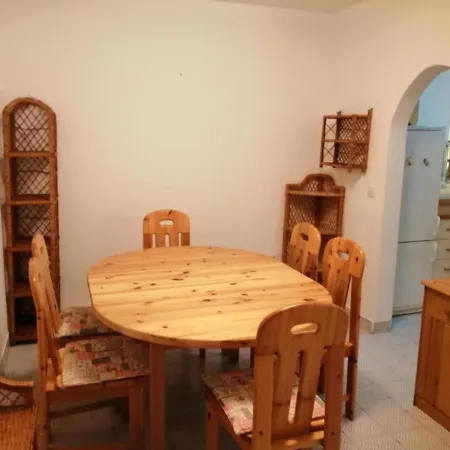 Charming 3-Bed House In Viganj *