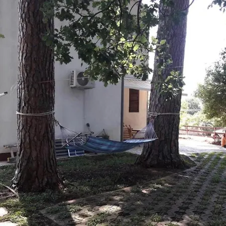 Charming 3-Bed House In Viganj Tatil Evi